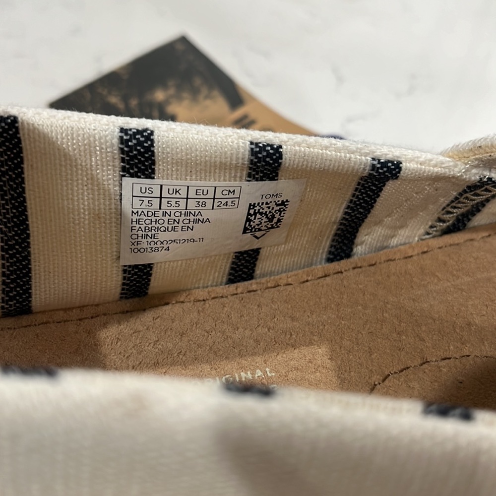 TOMS - Picture 5 of 6